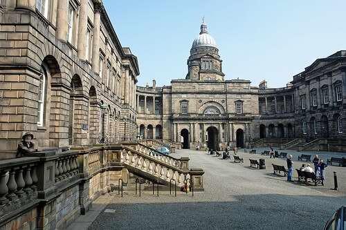 英国金融会计专业数学要求高吗？四所AF专业对比