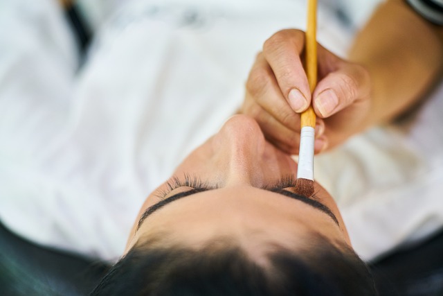 腮红必用刷子吗？与眼影如何搭配？