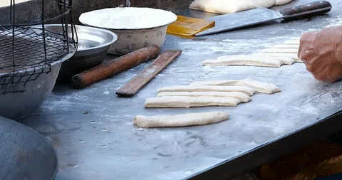 佛山学做石磨肠粉食为先培训学校：解锁传统小吃新商机
