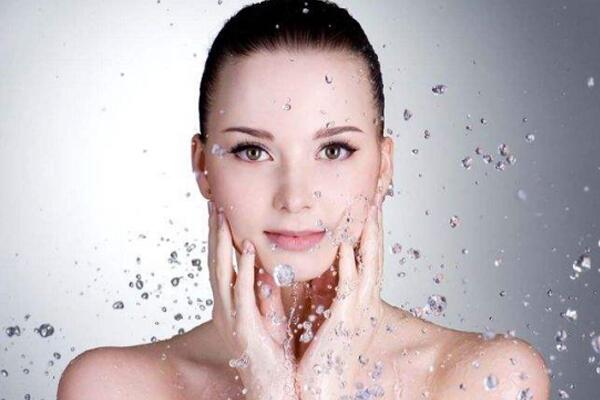 东莞学化妆的培训学校哪家好？