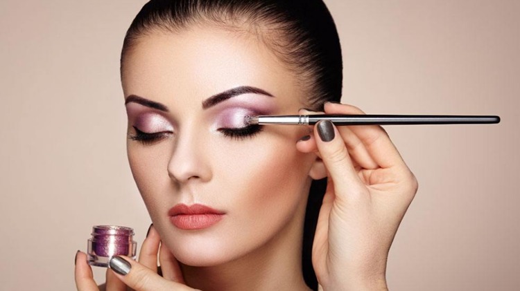 东莞学化妆美甲培训哪家好？