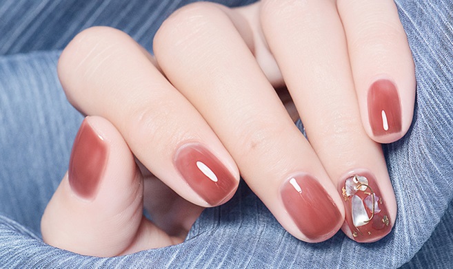 东莞学化妆美甲去哪里学好？