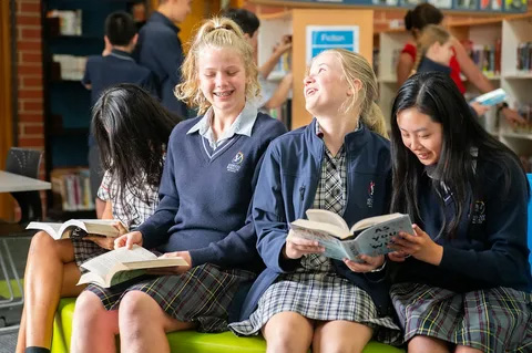 国际院校规划奖学金好申请吗