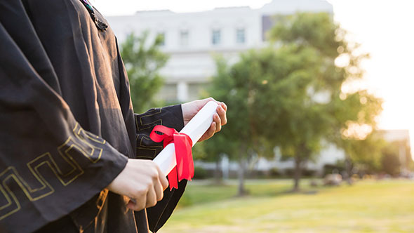 成人本科学历能申请学士学位证吗？需要什么条件？