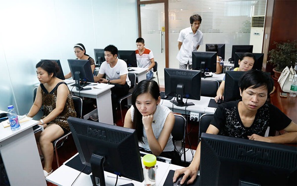 老师讲完学员操作再辅导