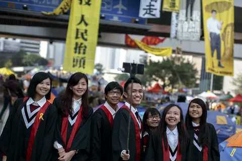 成都人去香港新加坡留学，该选哪个机构？