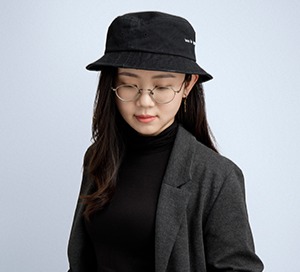 Xiaomeng C