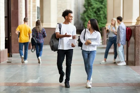 南昌英国留学中介哪家好？这些因素让你的选择不再纠结！