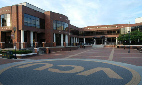 作品集主题结合社会热点更容易录取吗？