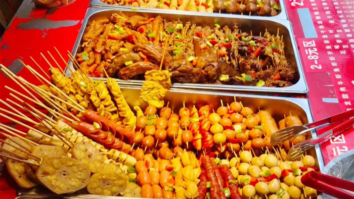 街边摆摊卖烤串，怎样才能让肉串更入味、更受欢迎