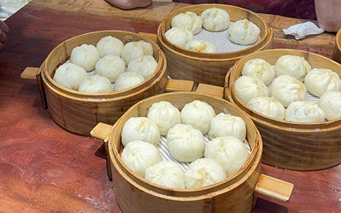小笼包的汤汁是怎么包进去的新手也能轻松学会的方法