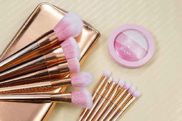 色彩搭配总踩雷这些 公式你试过吗