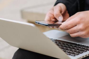 做新媒体运营真的需要会剪辑和设计吗技能门槛大解析