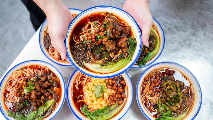 想学重庆酸辣粉，汤底和红薯粉处理有啥讲究