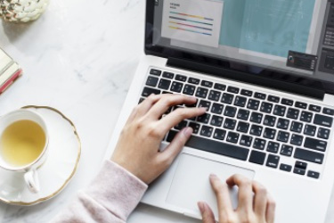 做跨境电商，多语言客服怎么处理比较方便