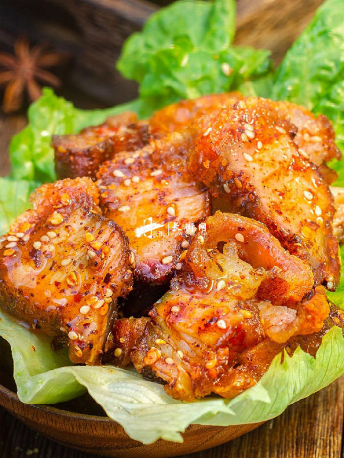 脆皮五花肉怎么做才不油腻掌握这5个技巧，香脆不腻超下饭