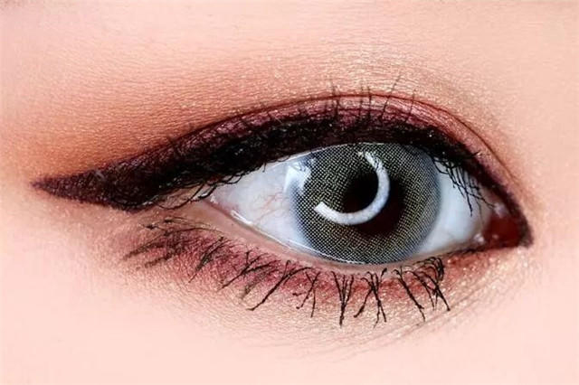 眼线总是画歪怎么办这些技巧帮你轻松搞定