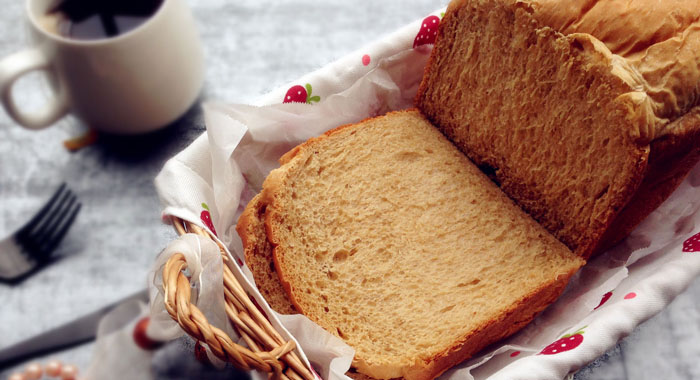 做面包时面团太粘手该怎么处理