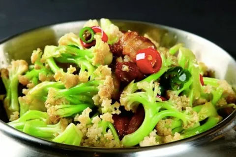 炒菜时油温太高容易糊锅，该怎么调整