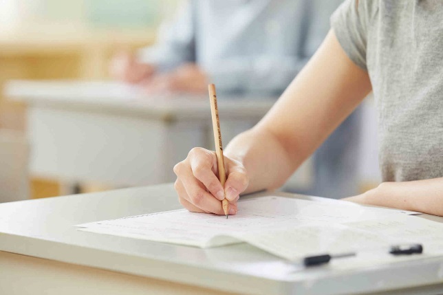 A-Level经济essay写作总是跑题如何紧扣题目要求拿高分