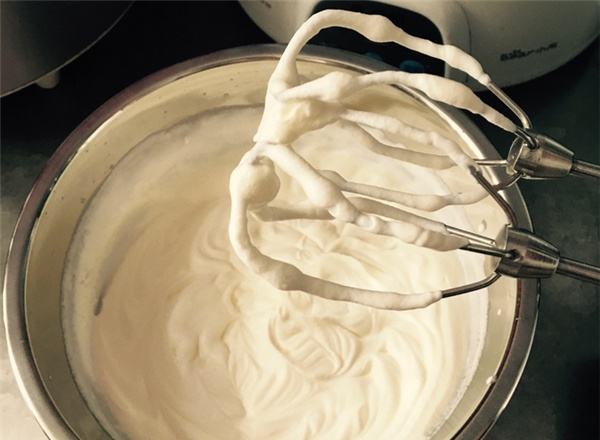 法式甜点制作中黄油与奶油的选择指南