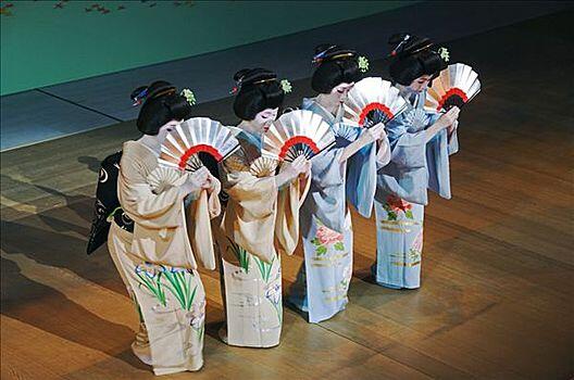 日本专门学校和大学院，哪个更适合就业