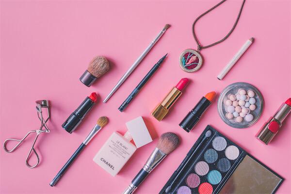 为什么同样的化妆品别人用着好看，我画出来就很奇怪