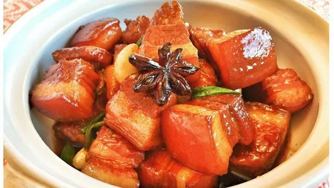 做红烧肉时，到底该先炒糖色还是直接炖